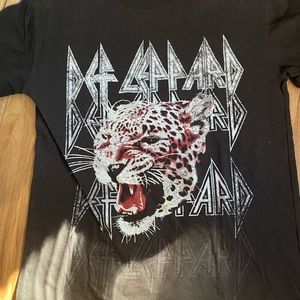 Def Leppard shirt